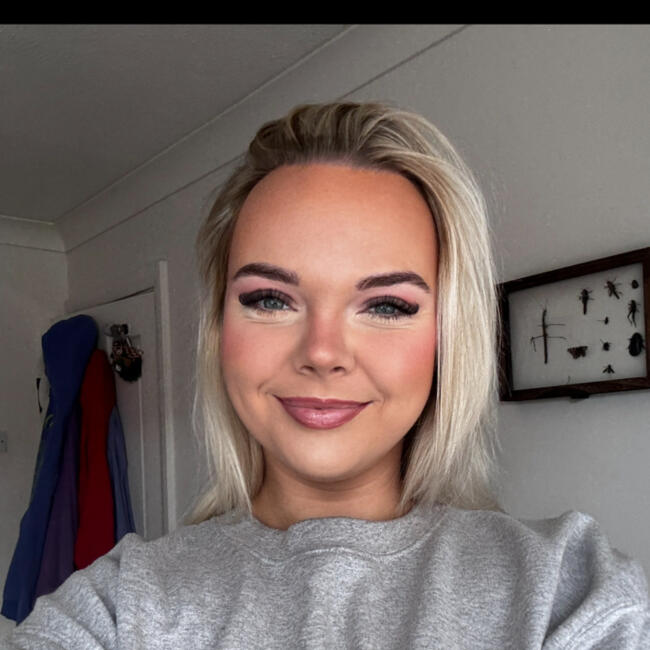 Babysitter in Darlington: Chloe