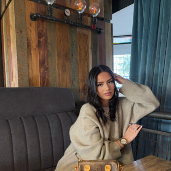 Babysitter Manage: Nisrine