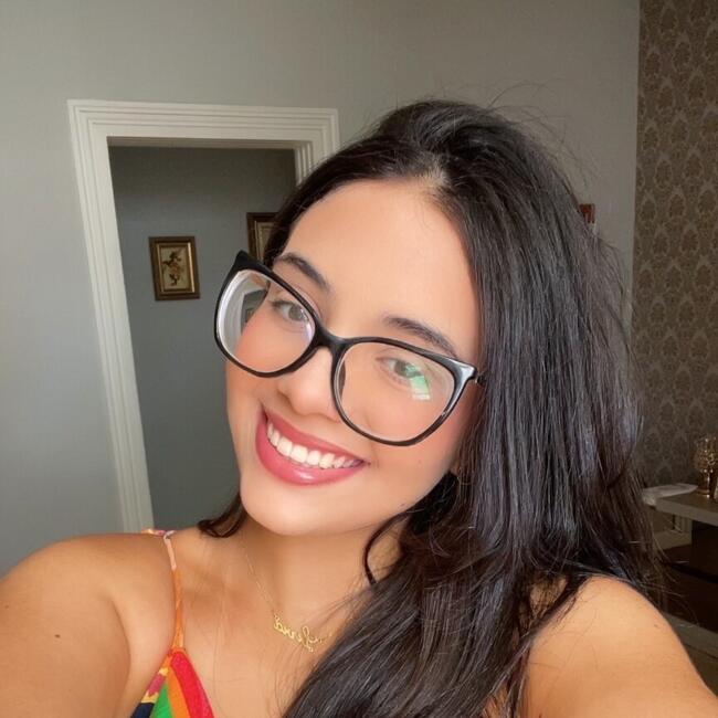 Babysitter in Divinópolis: Livia