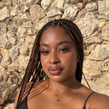 Babysitter in Lyon: Melina MONKAM