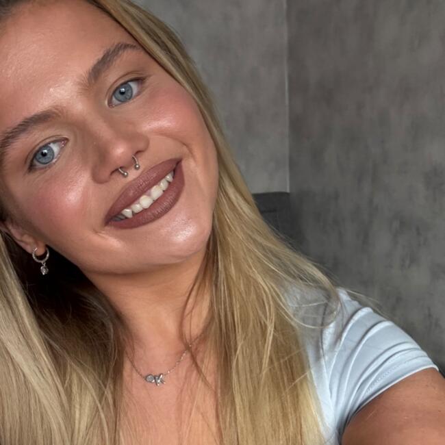 Babysitter in Renfrew: Mads