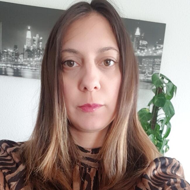 Babysitter in Granges-les-Beaumont: Nelly