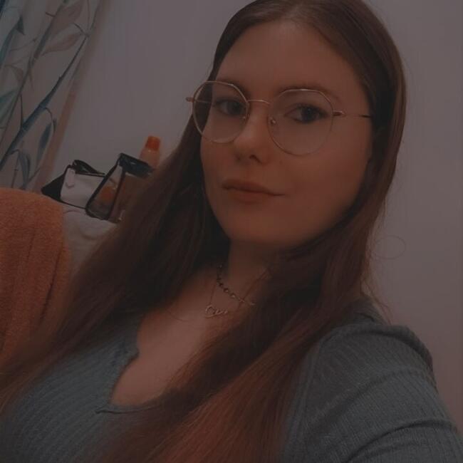 Babysitter in Saint-Georges-de-Didonne: Eva