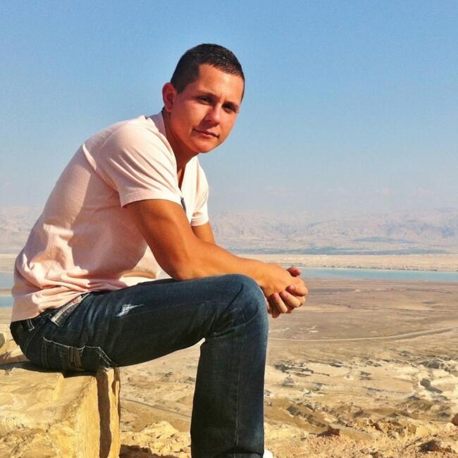 وظيفة جليسة أطفال في دبي: Niko