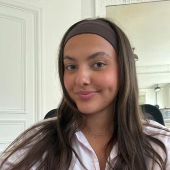 Babysitter in Courbevoie: NINA