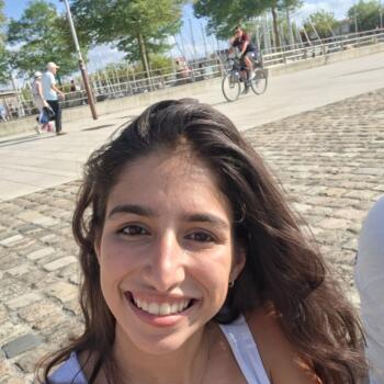 Babysitter in La Rochelle: Valeria