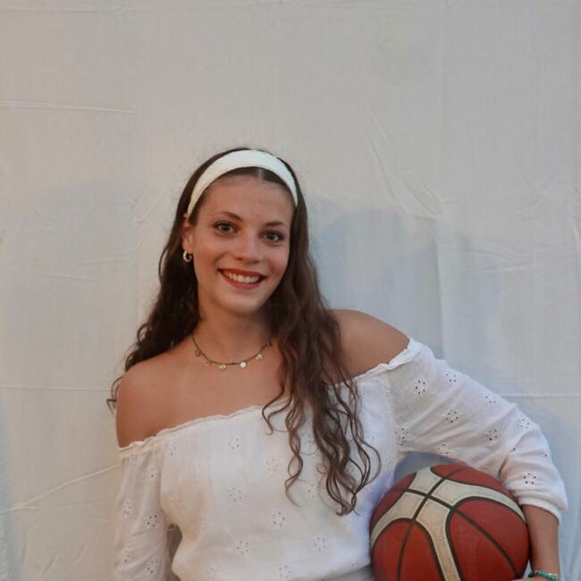 Babysitter in Aytré: Marine