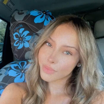 Babysitter in Phoenix: Mia