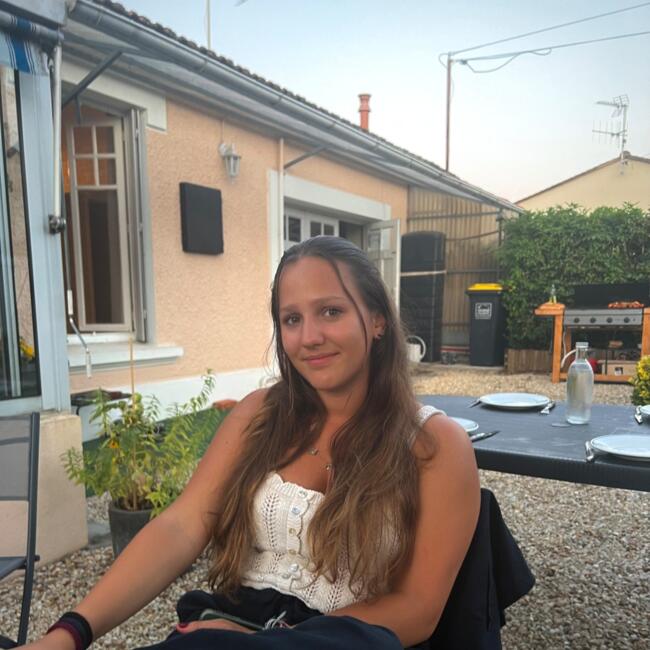 Babysitter in Bellerive-sur-Allier: Eléonor
