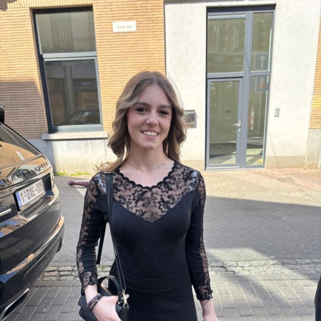 Babysitter in Hergnies: Lisa