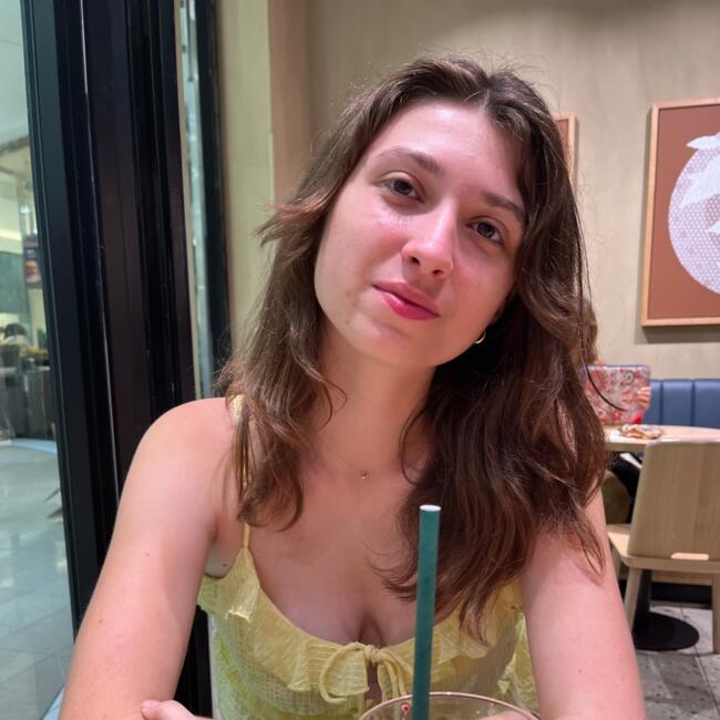 Babysitter in Saint-Genis-Laval: Aurore