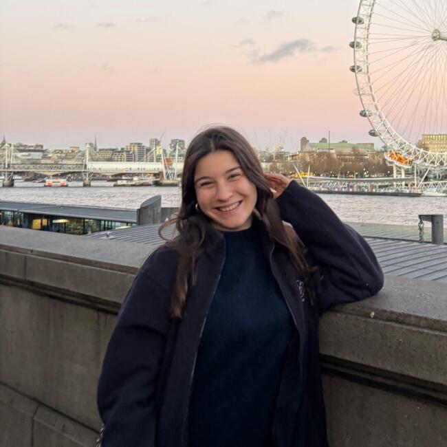 Babysitter in Seville: Mirella