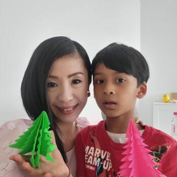 Babysitter in Singapore: Angela