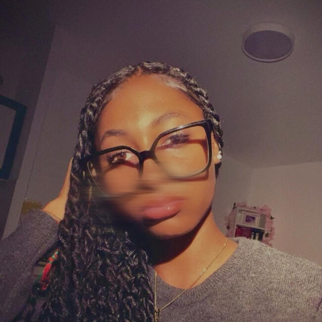 Babysitter in Le Luc: Lamya