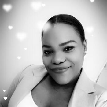 Babysitter in Trumbull: Fara