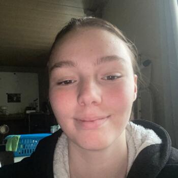 Babysitter in Thuin: Naomy