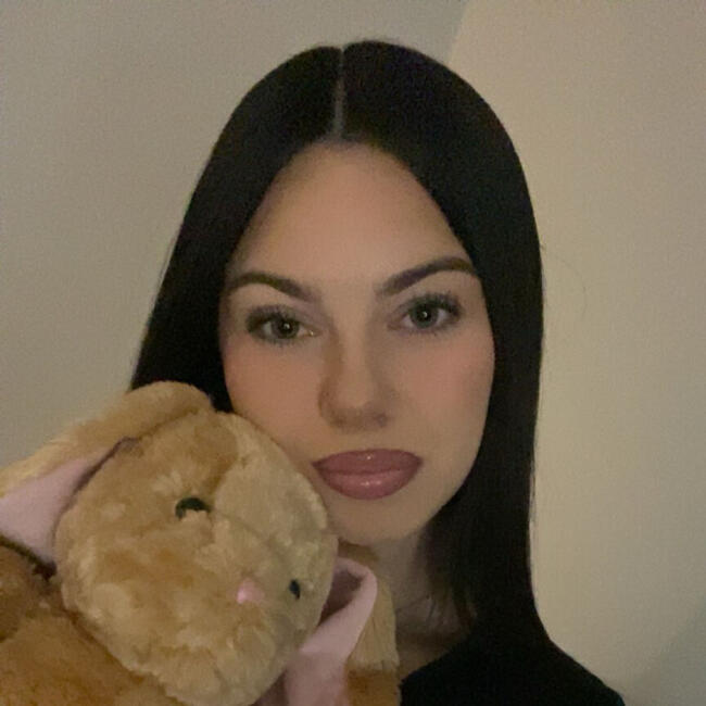 Babysitter in London: Freya