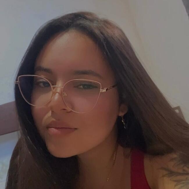 Babysitter in Santa Luzia: Stefany Xavier