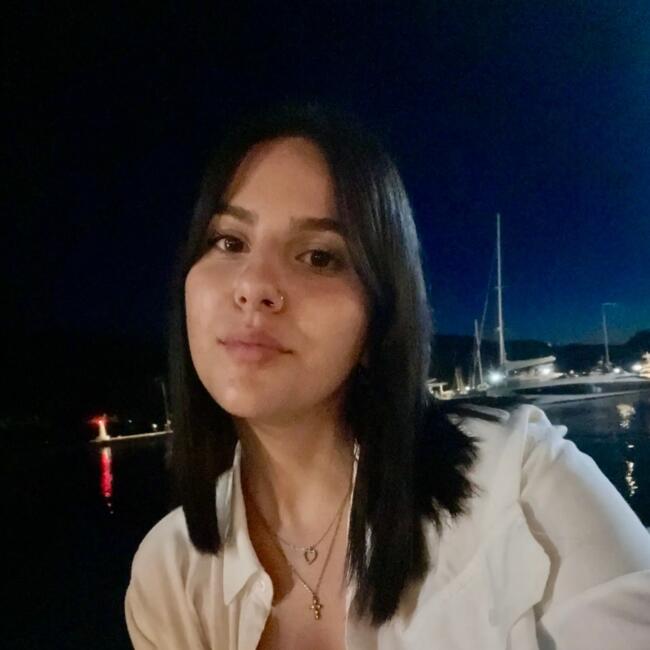 Niñera en El Pireo: Αγγελική