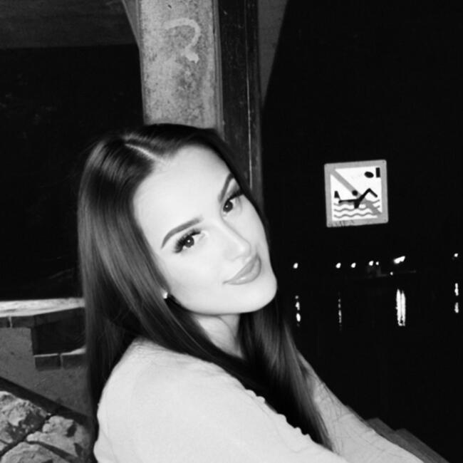 Babysitter in Uster: Ina