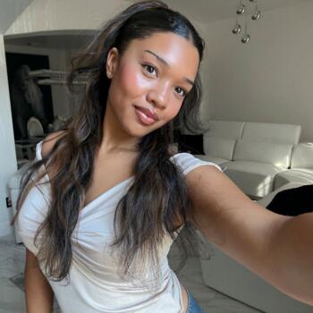 Babysitter in Paris: Jasmine