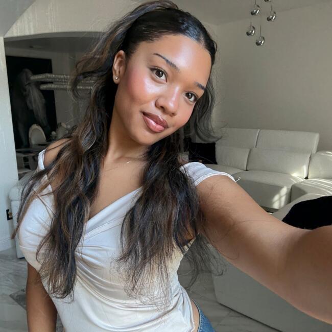 Babysitter in Paris: Jasmine