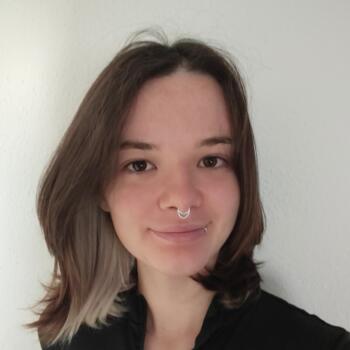 Babysitter in Gorey: Laura