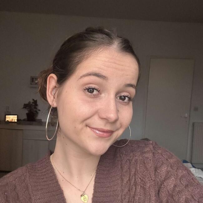 Babysitter in Le Palais-sur-Vienne: Romane