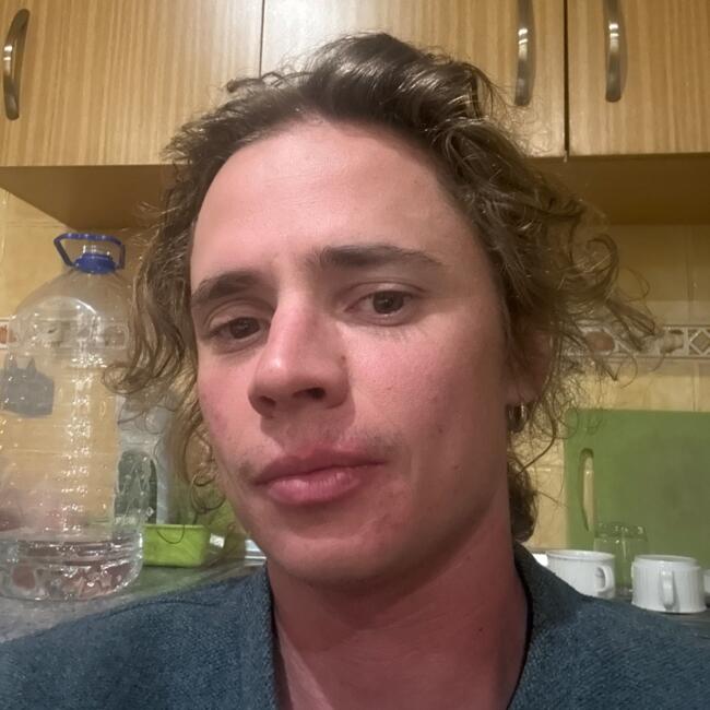 Alex - Babysitting Job in Paris | Babysits