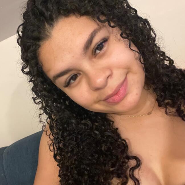 Babysitter em Santa Maria de Avioso: Izabelly Albuquerque