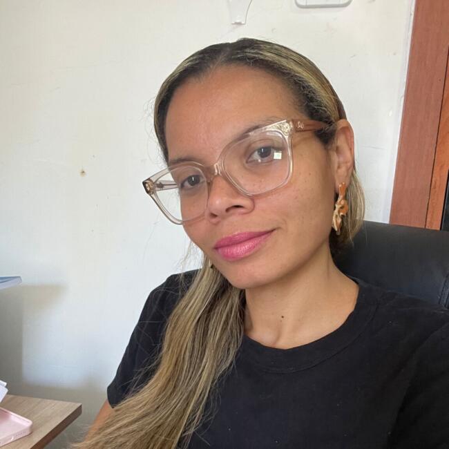 Emprego de babá em Lauro de Freitas: Leliane