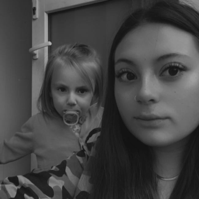 Charleroi 베이비시터: Marie