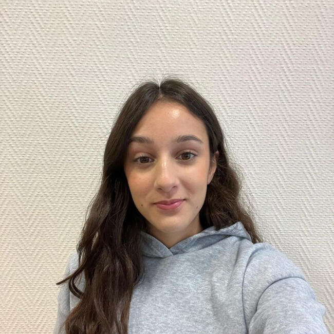 Babysitter in Thiais: Julia