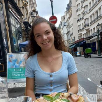 Babysitter in Sainte-Luce-sur-Loire: Manon
