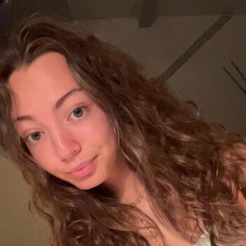 Babysitter in Saint-Thibault-des-Vignes: Jasmine