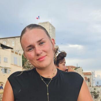 Babysitter in Saint-Nazaire: Mia