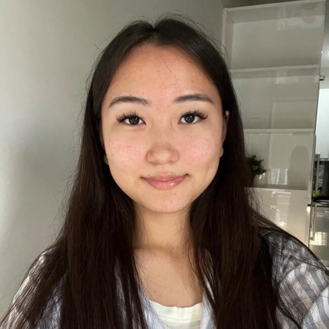 Babysitter in Moskháton: Айым