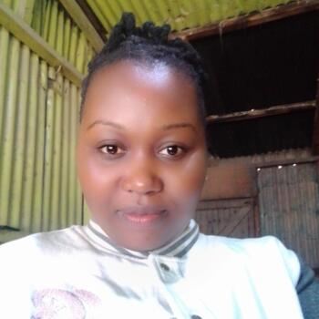 Babysitter Nairobi: Pauline