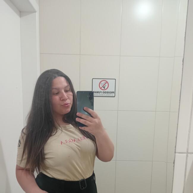 Babá em Porto Alegre: Larissa
