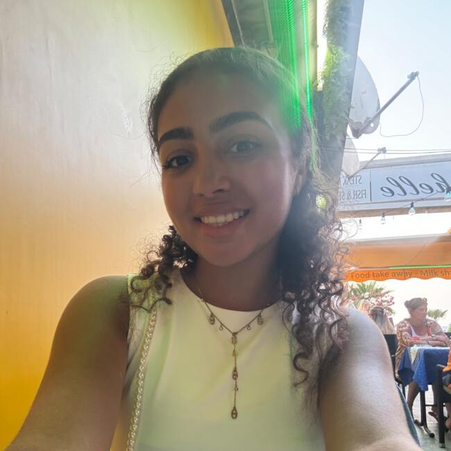 Babysitter in Bagneux: Nour