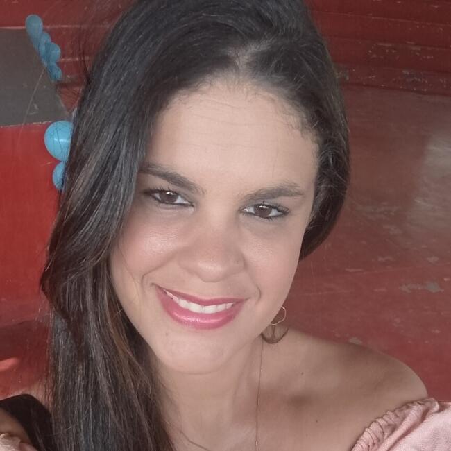Babysitter in Cachoeiro de Itapemirim: Camila