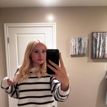 Babysitter Calgary: Zya