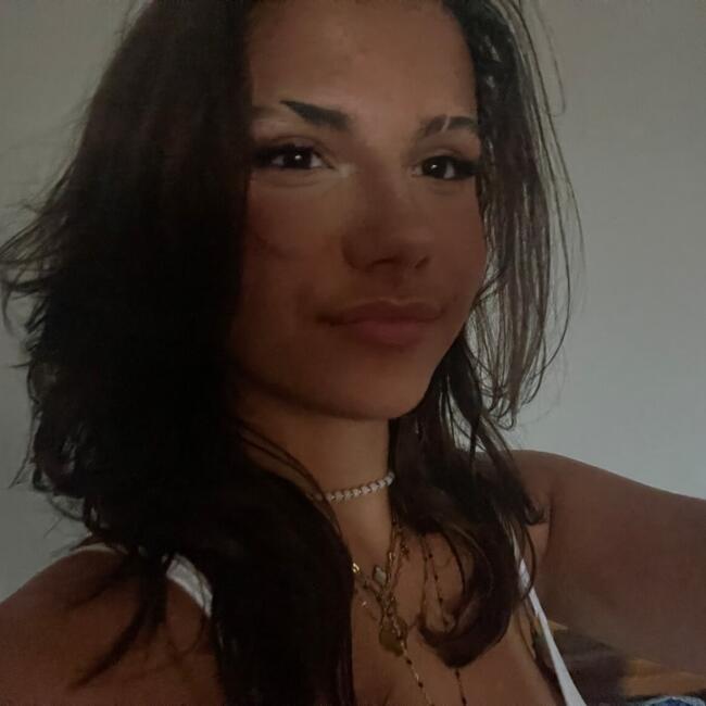 Babysitter in Saint-Ouen: Alice