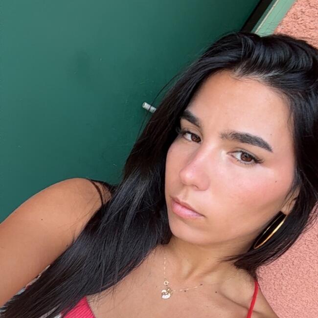 Babysitter in Saint-Christol-les-Alès: Charlotte