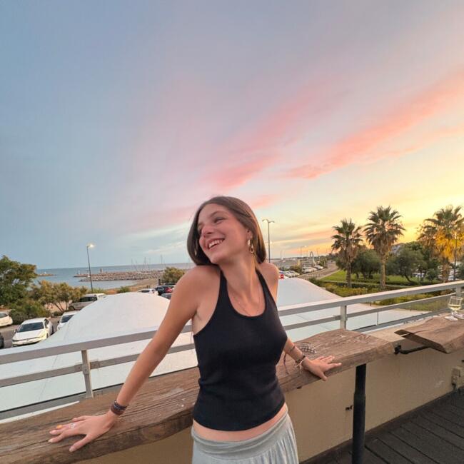 Babysitter in Paris: Elana