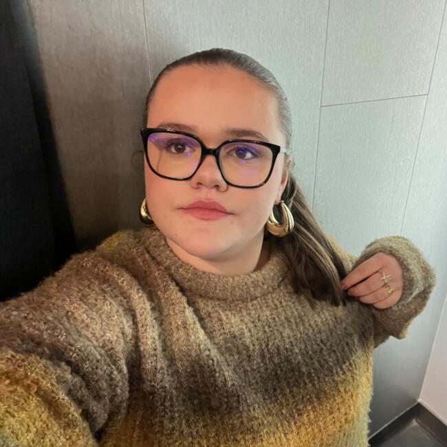 Babysitter in Jugon-les-Lacs: Emma