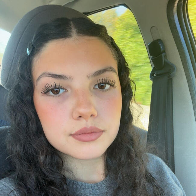 Babysitter in Stains: Lina