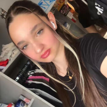 Babysitter Almere Poort: Elina