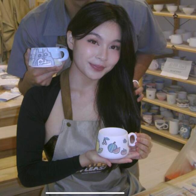 Babysitter in Singapore: Angela