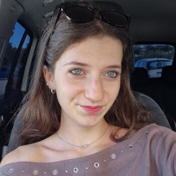 Babysitter in Saint-Estève: Chloé